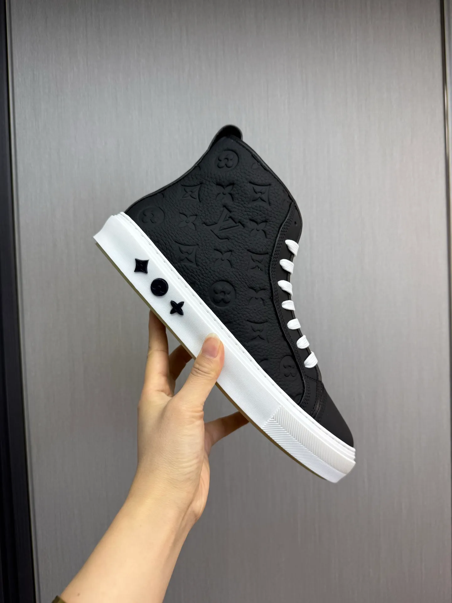 Men's shoes 💰840💰 LOUIS VUITTON [Luden Yiwei] The new trendy Lv is on the market 🎁, casual and fashionable men's shoes 👟 1:1 shipment ⬆️The upper is made of imported cowhide + cowhide mesh lining, the original wear-resistant rubber outsole, the version is simple and elegant, exclusive for trendy men. 38-45 (38.45 is non-refundable if made to order)